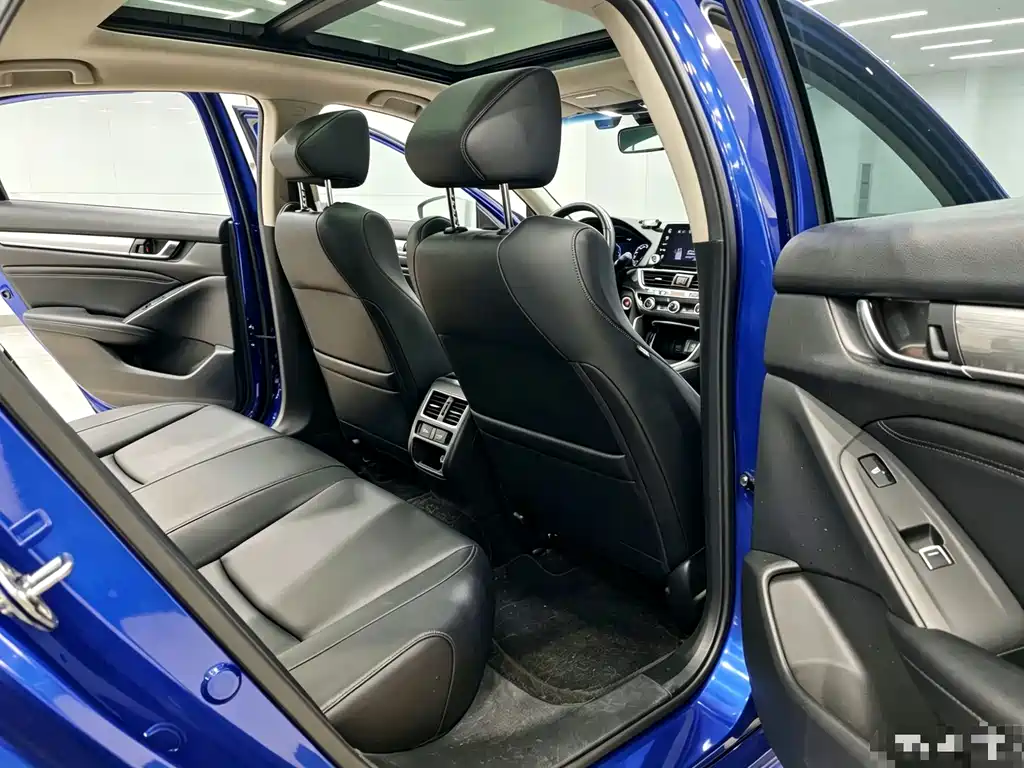 Honda Accord — фото 11