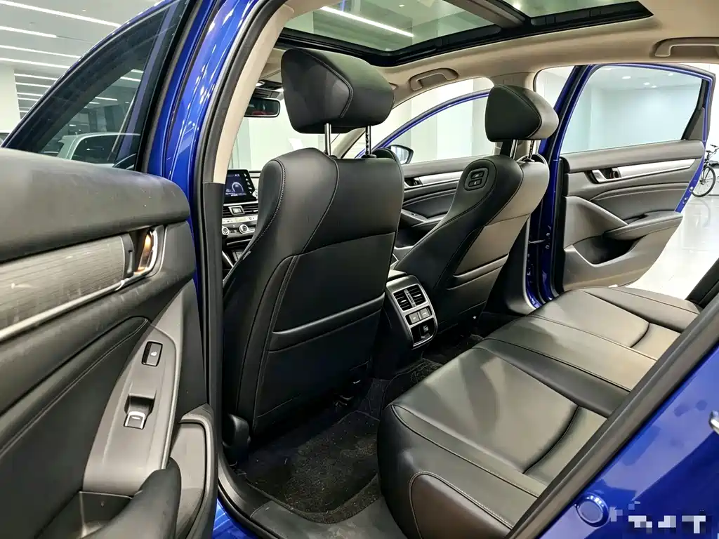 Honda Accord — фото 10