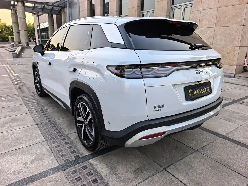 BYD L DM-i — фото 3