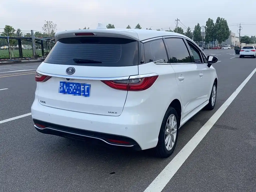 BYD MAX — фото 4