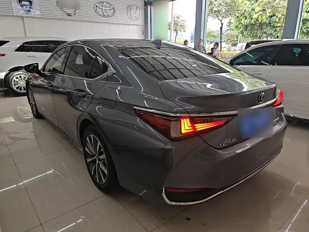 Lexus ES — фото 4