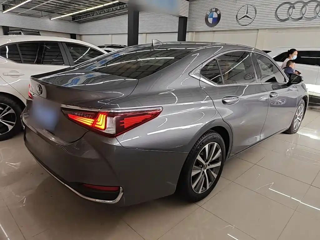 Lexus ES — фото 6