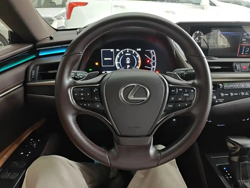 Lexus ES — фото 10