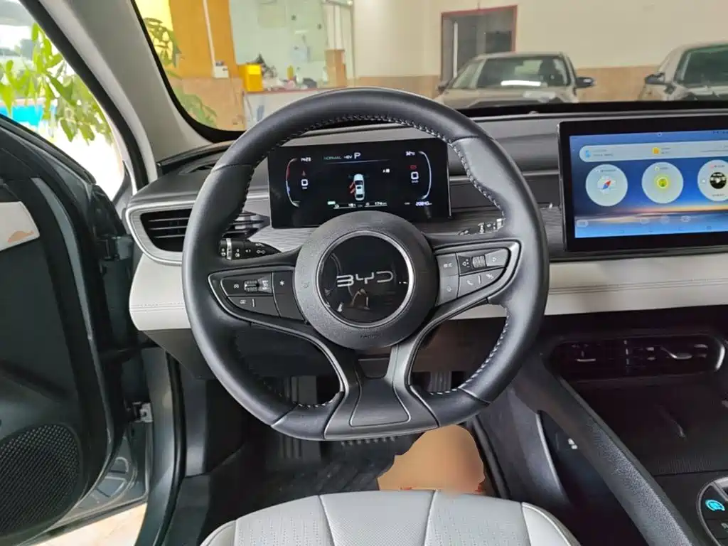 BYD Seal 05 DM-i — фото 11
