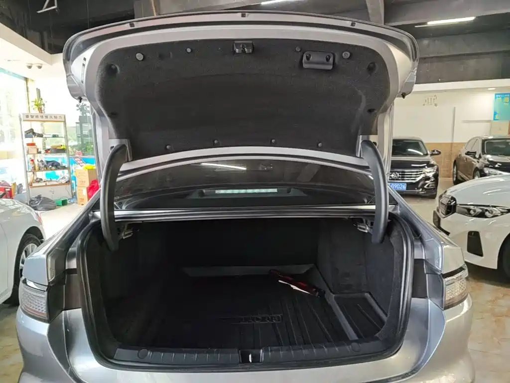 BYD Seal 05 DM-i — фото 19