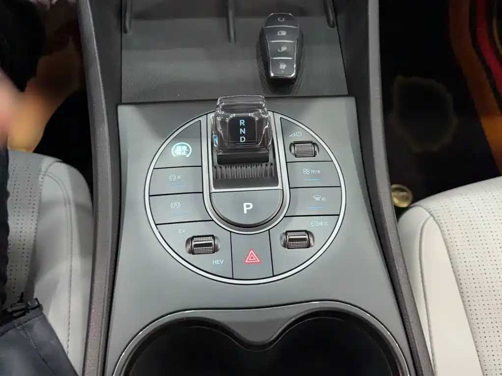 BYD Seal 05 DM-i — фото 9