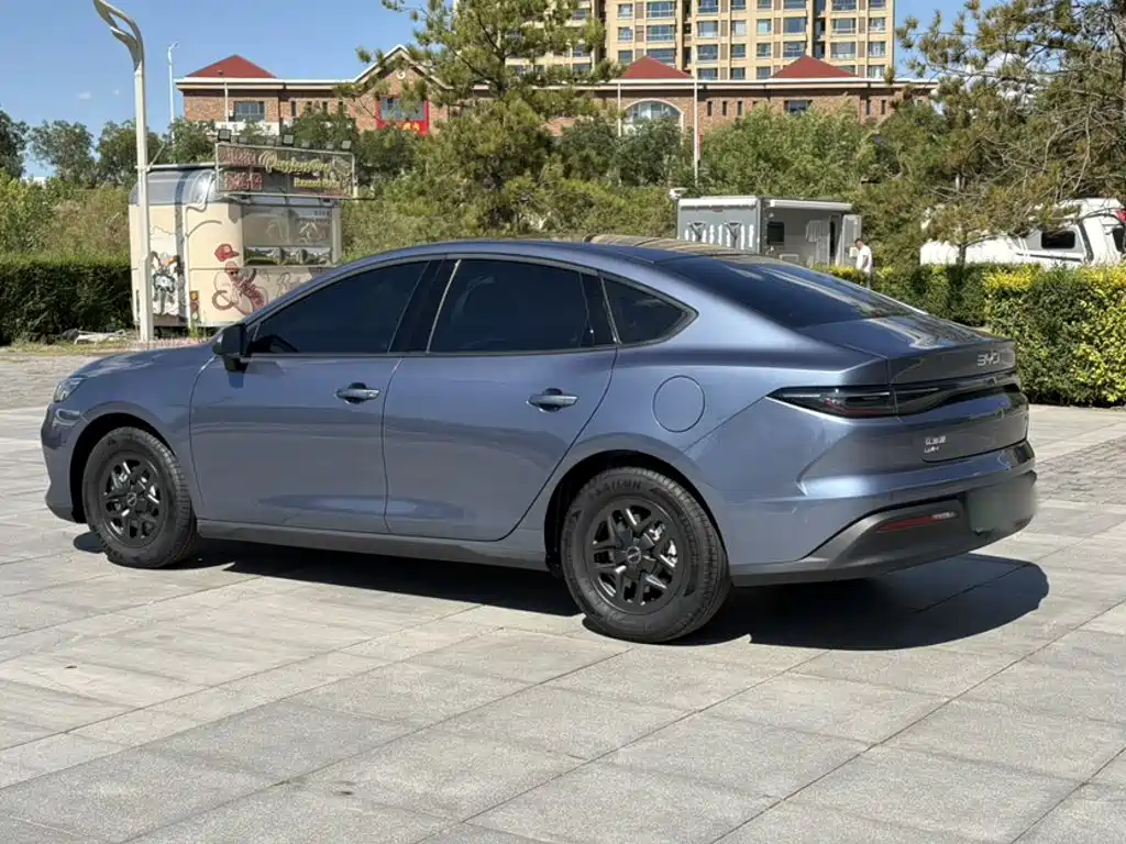 BYD Seal 05 DM-i — фото 10
