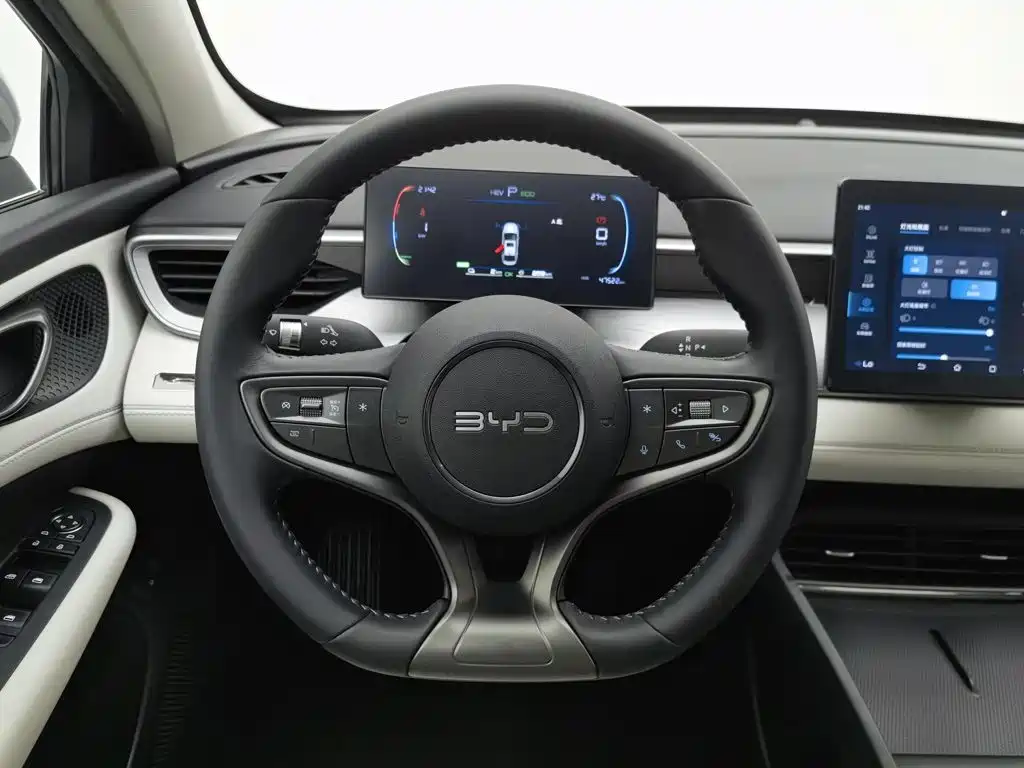 BYD Seal 05 DM-i — фото 11