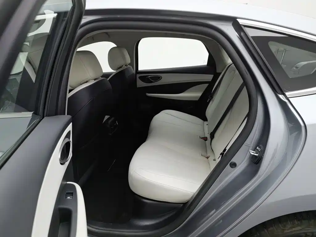 BYD Seal 05 DM-i — фото 15