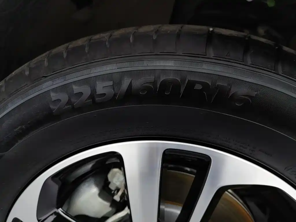 BYD Seal 05 DM-i — фото 24