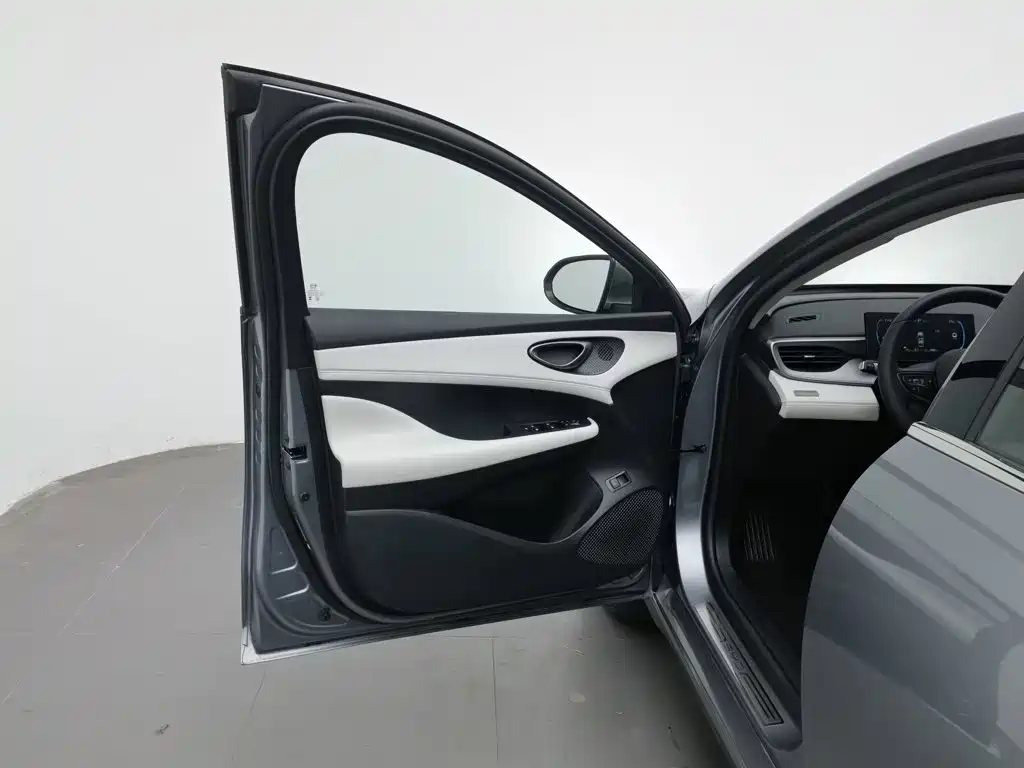 BYD Seal 05 DM-i — фото 8