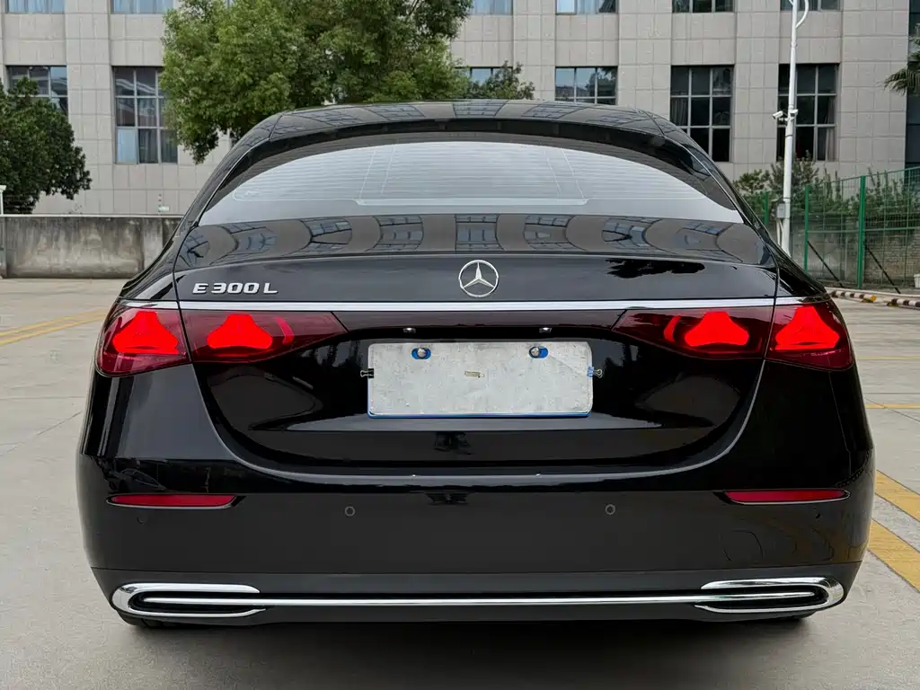 Mercedes-Benz E-Class — фото 5