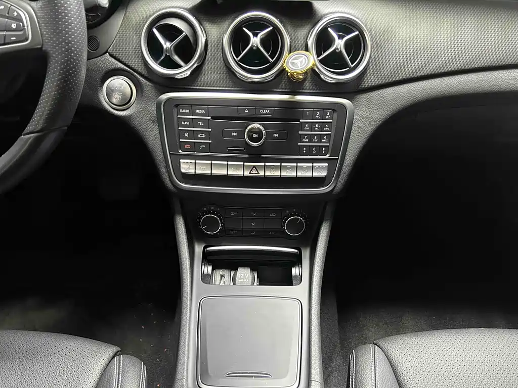 Mercedes-Benz GLA — фото 7