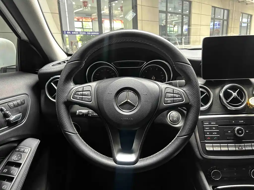 Mercedes-Benz GLA — фото 9