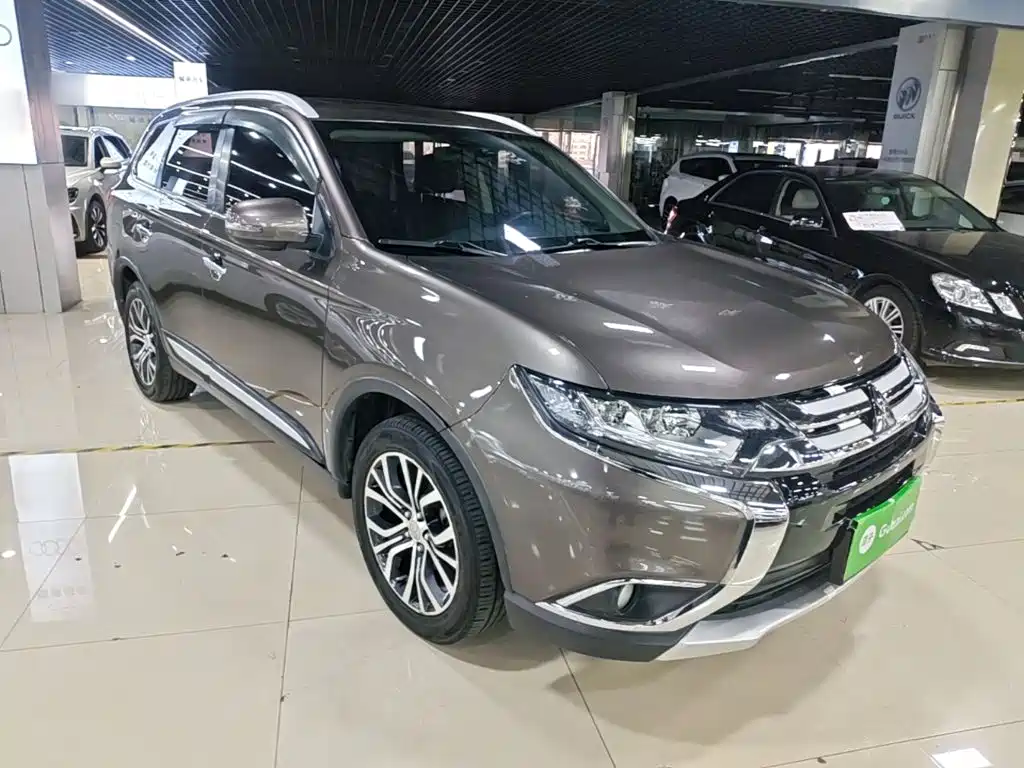 Mitsubishi Outlander — фото 3