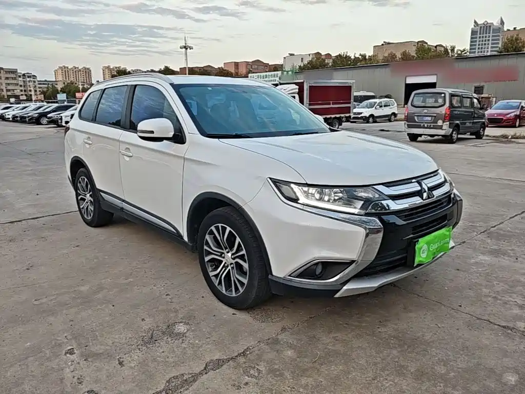 Mitsubishi Outlander — фото 3