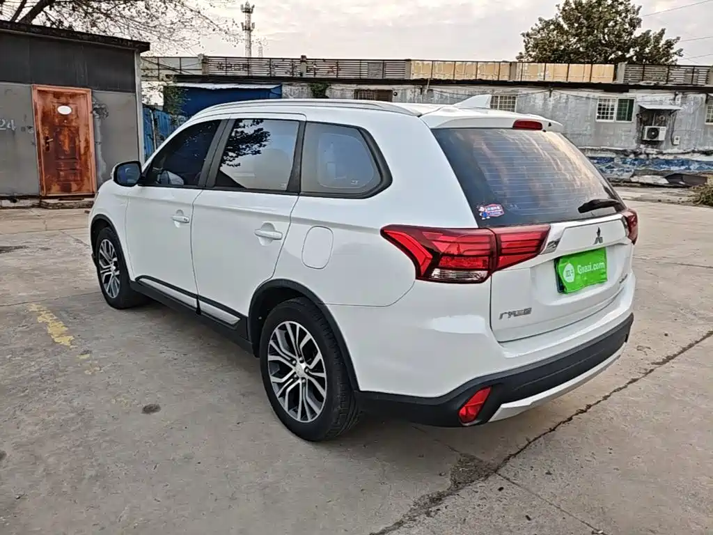 Mitsubishi Outlander — фото 4