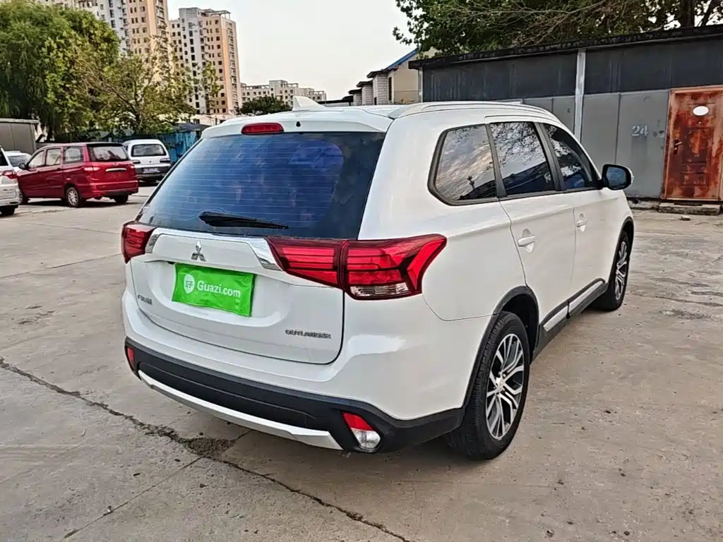 Mitsubishi Outlander — фото 6