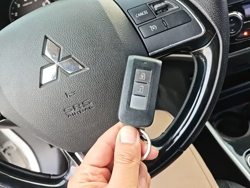 Mitsubishi Outlander — фото 8