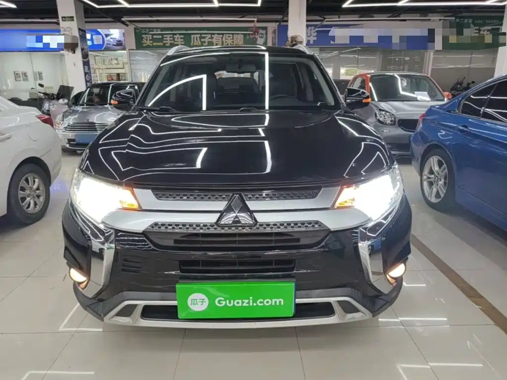 Mitsubishi Outlander — фото 2