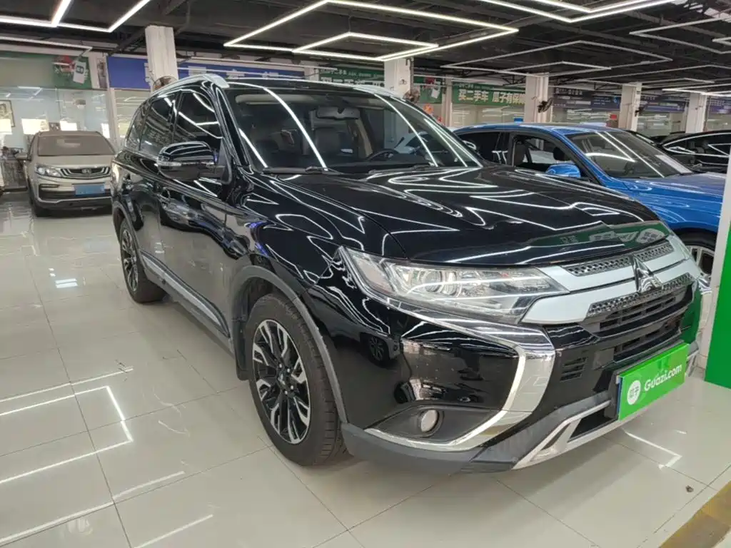 Mitsubishi Outlander — фото 3