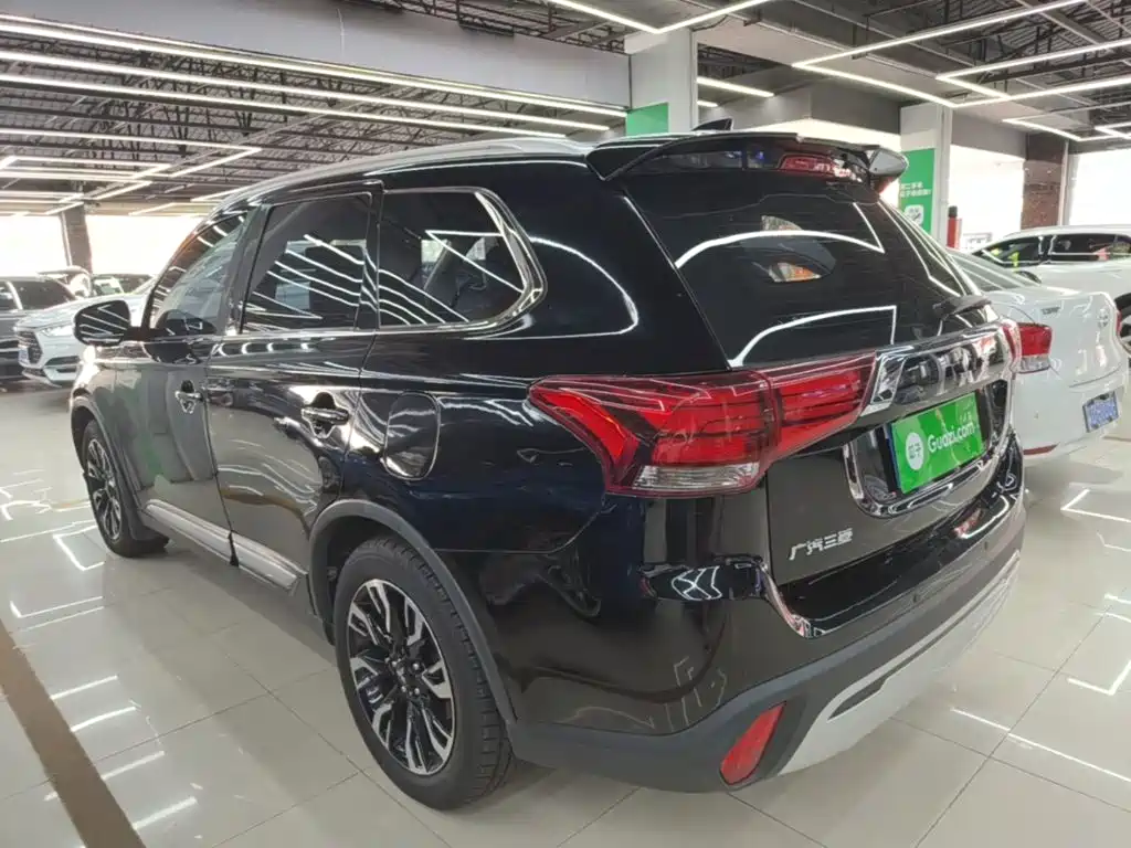 Mitsubishi Outlander — фото 4