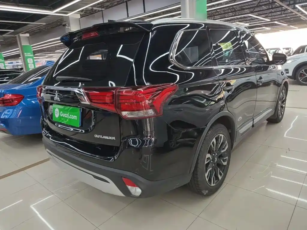 Mitsubishi Outlander — фото 6