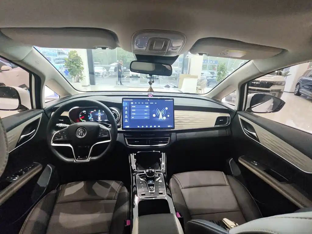 BYD MAX New Energy — фото 11