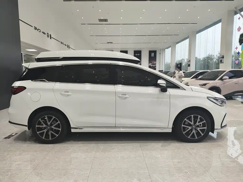 BYD MAX New Energy — фото 4
