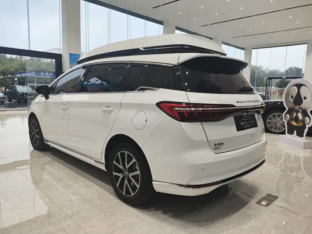 BYD MAX New Energy — фото 7