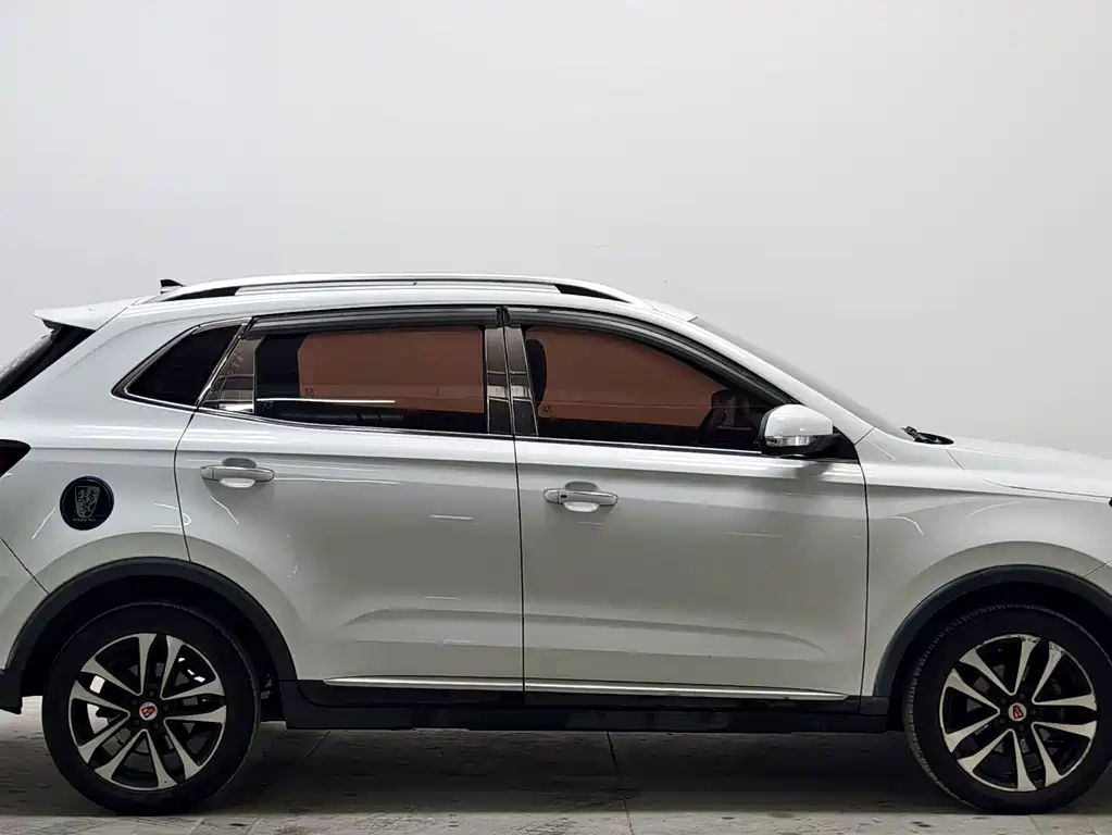 Roewe RX3 — фото 8