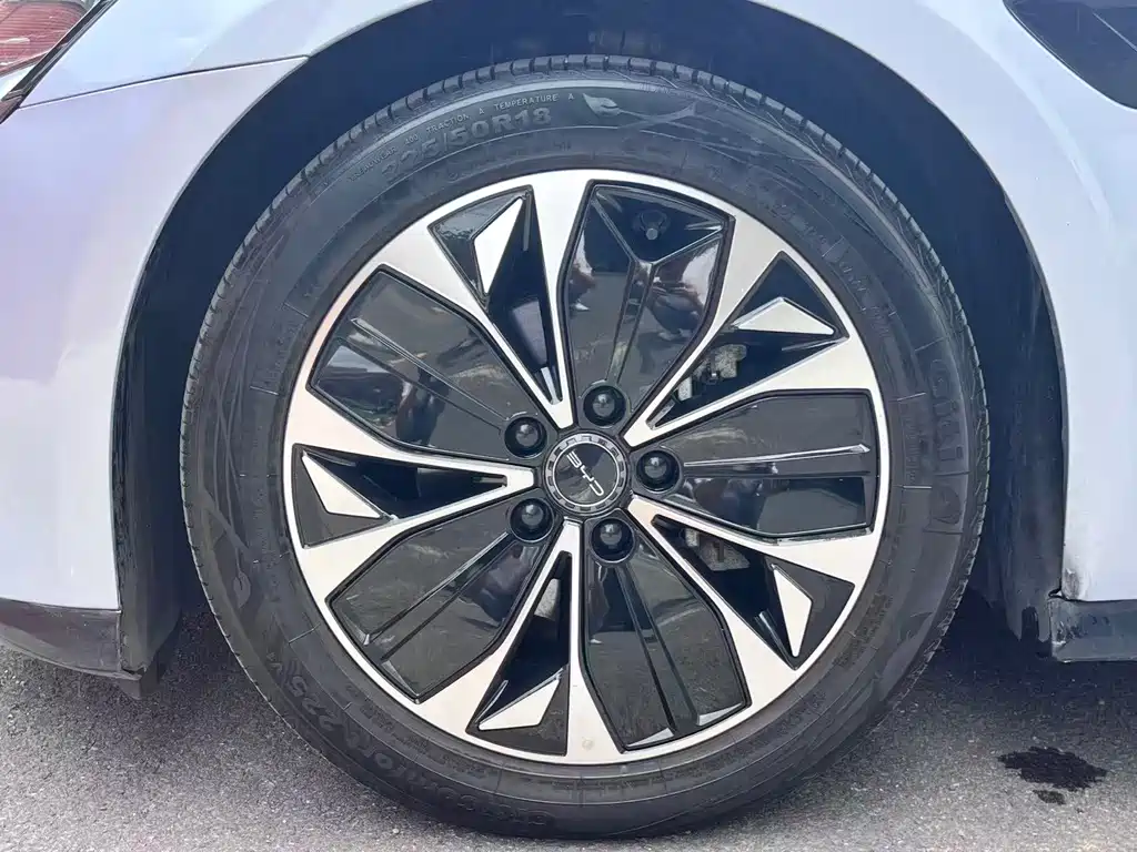 BYD Seal — фото 12