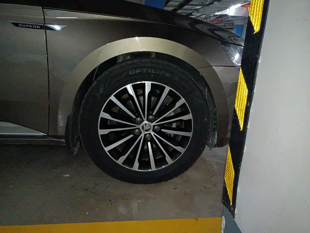 Skoda Superb — фото 8