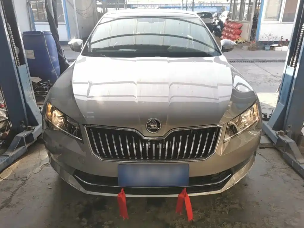 Skoda Superb — фото 2