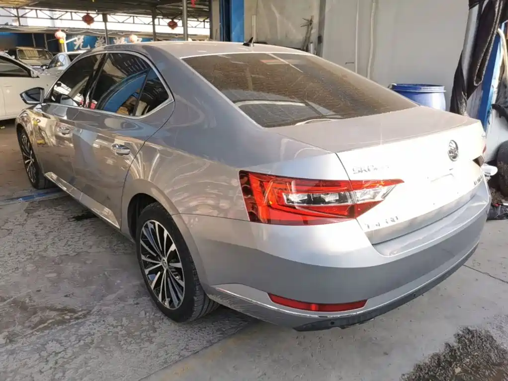 Skoda Superb — фото 4