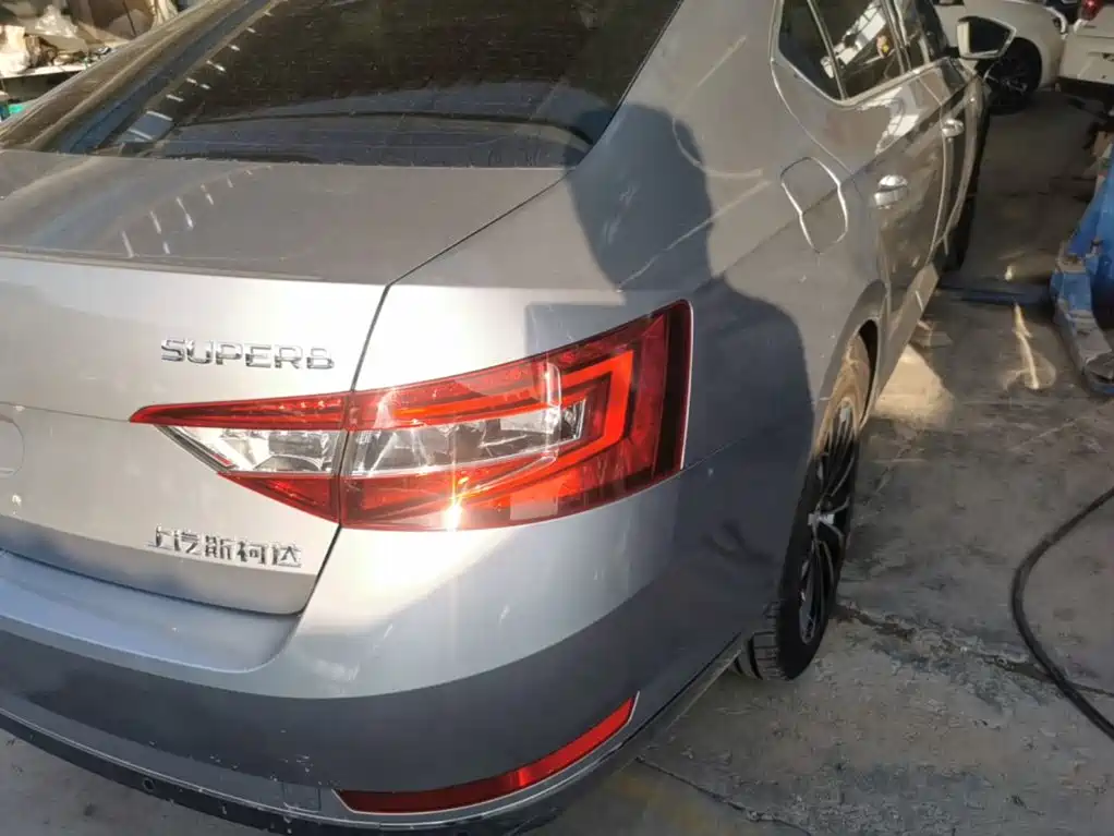 Skoda Superb — фото 7