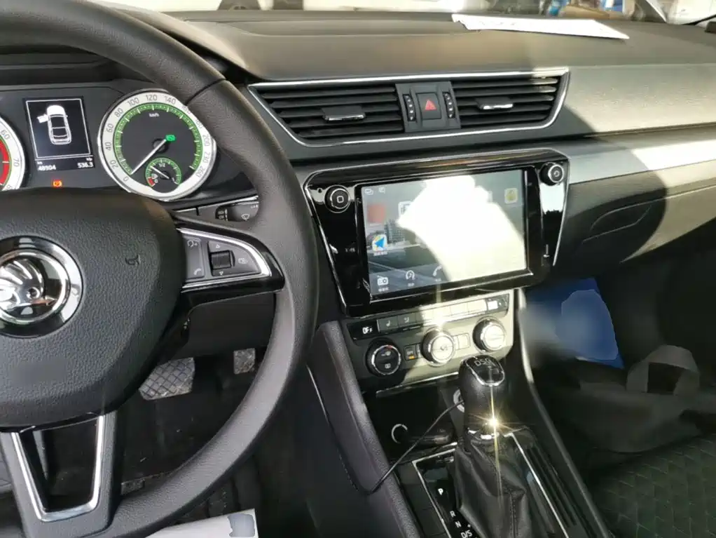 Skoda Superb — фото 9