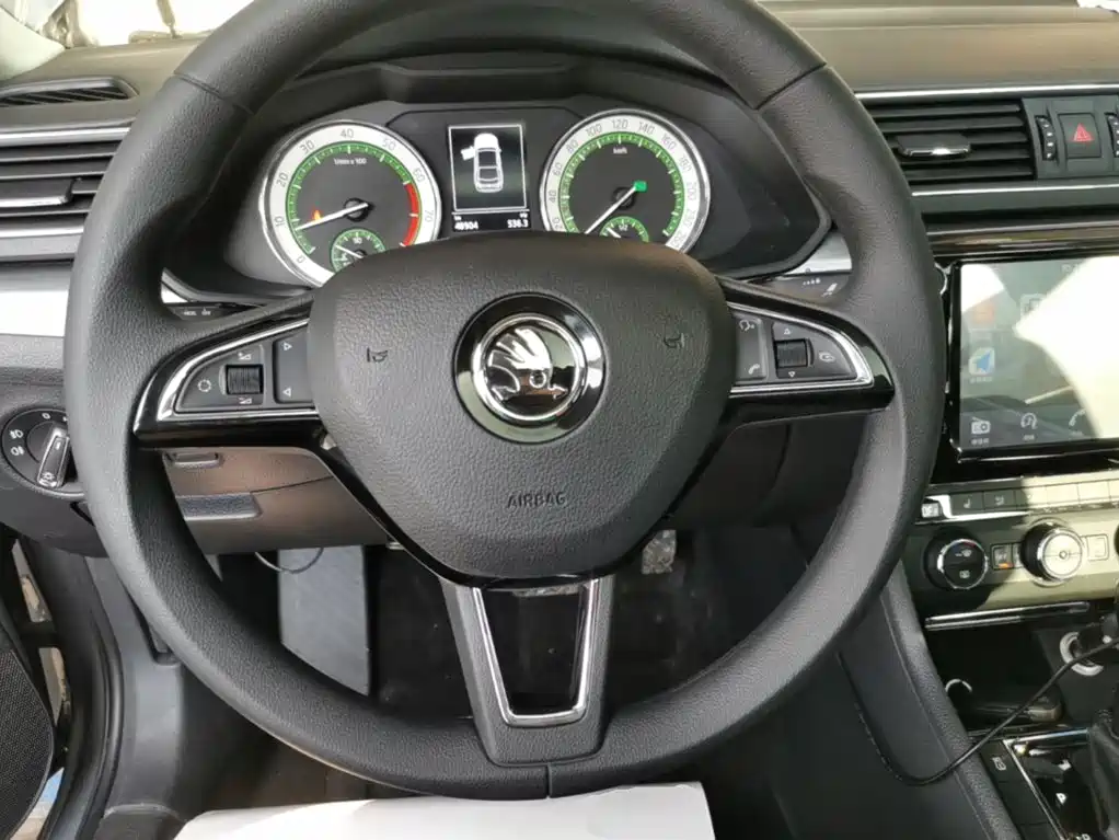 Skoda Superb — фото 10
