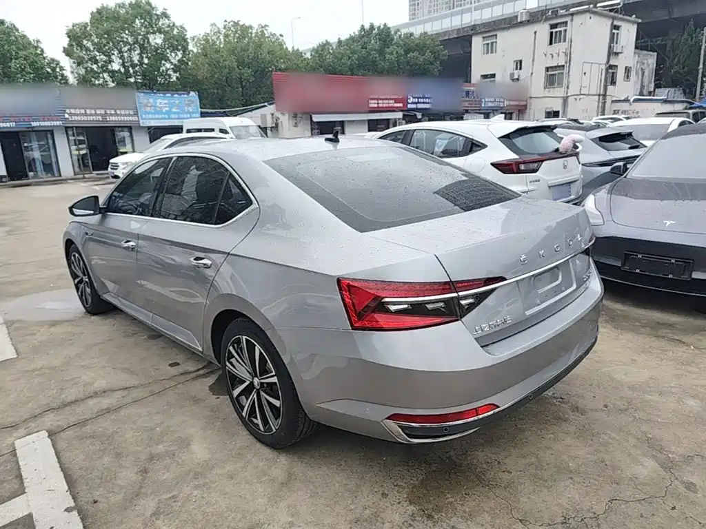 Skoda Superb — фото 4
