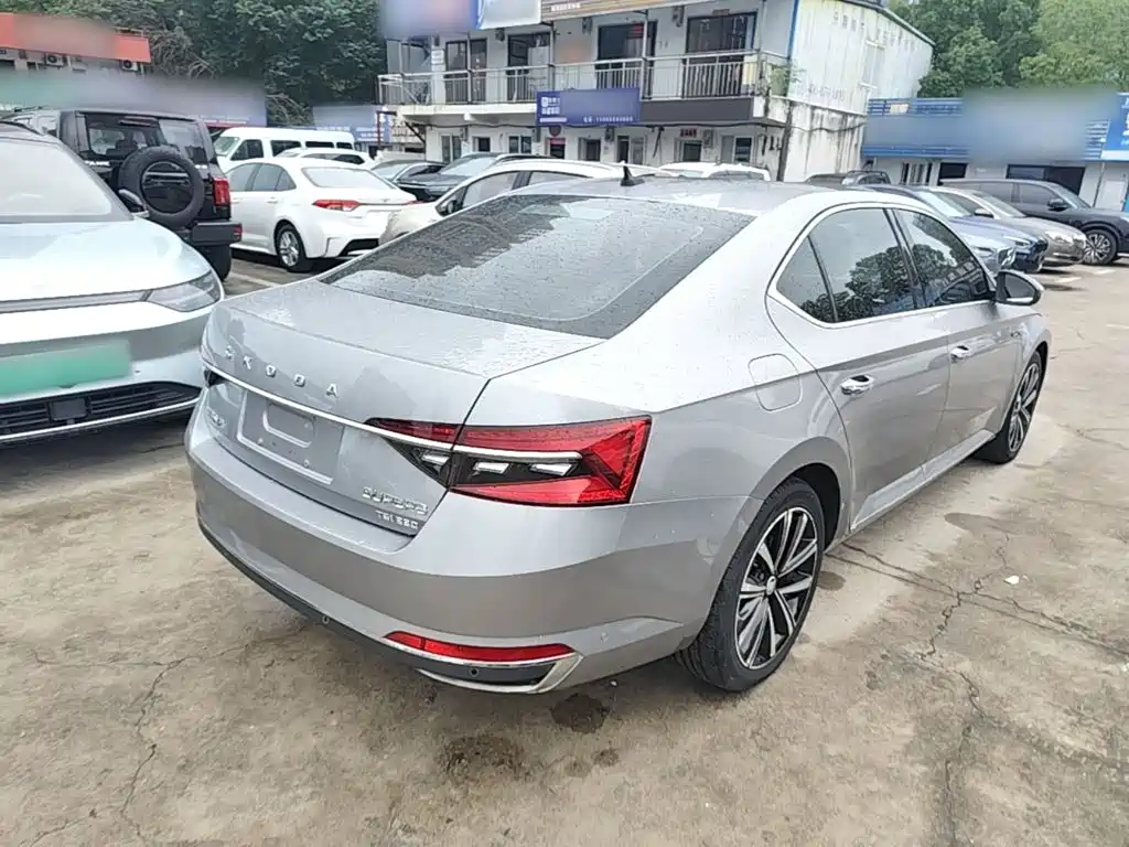Skoda Superb — фото 6