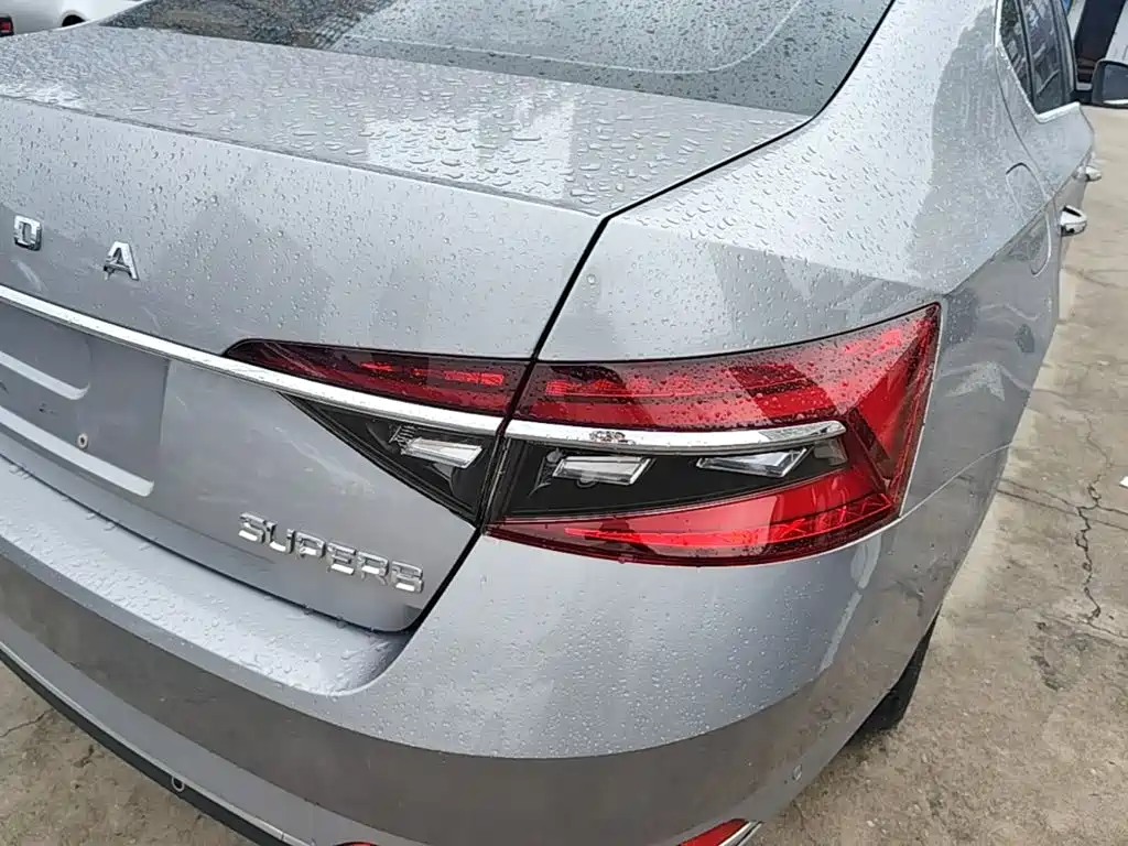 Skoda Superb — фото 7