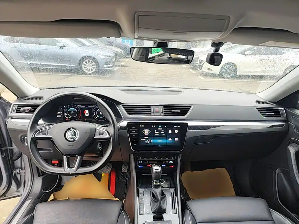 Skoda Superb — фото 9