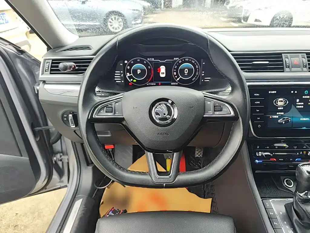 Skoda Superb — фото 10