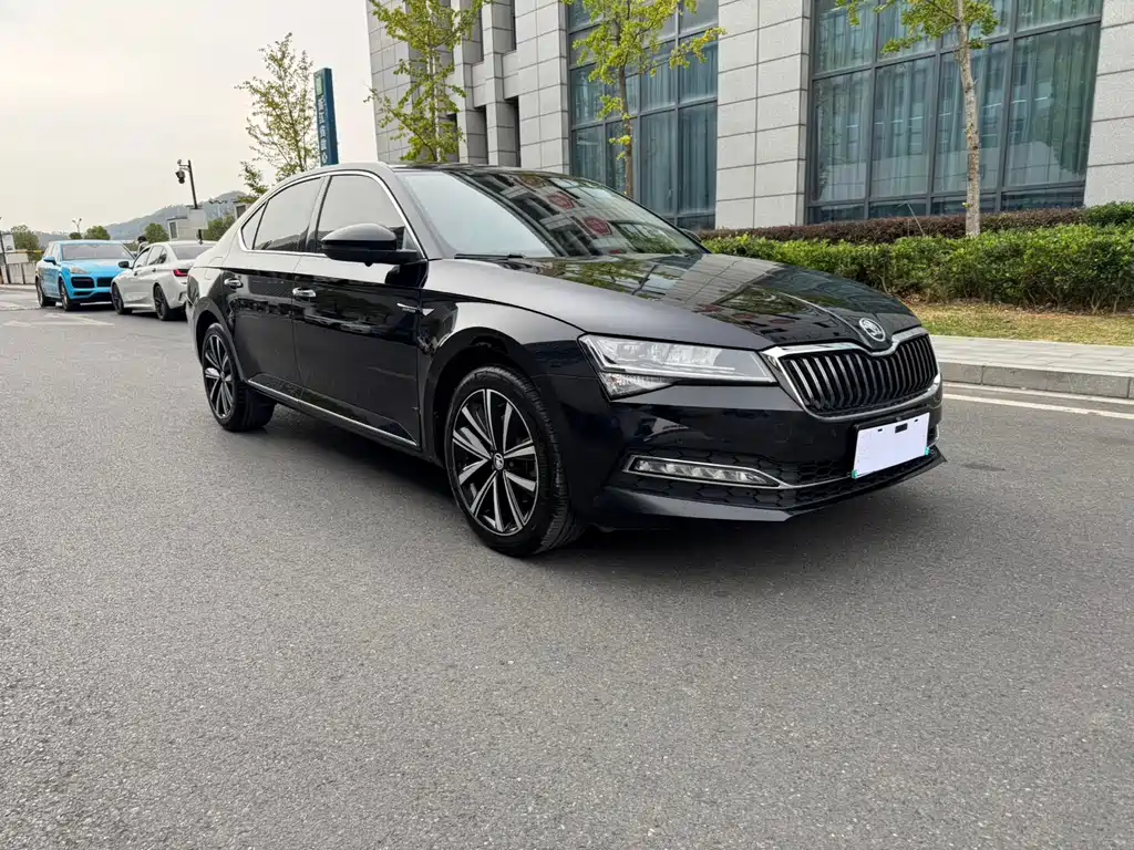 Skoda Superb — фото 3
