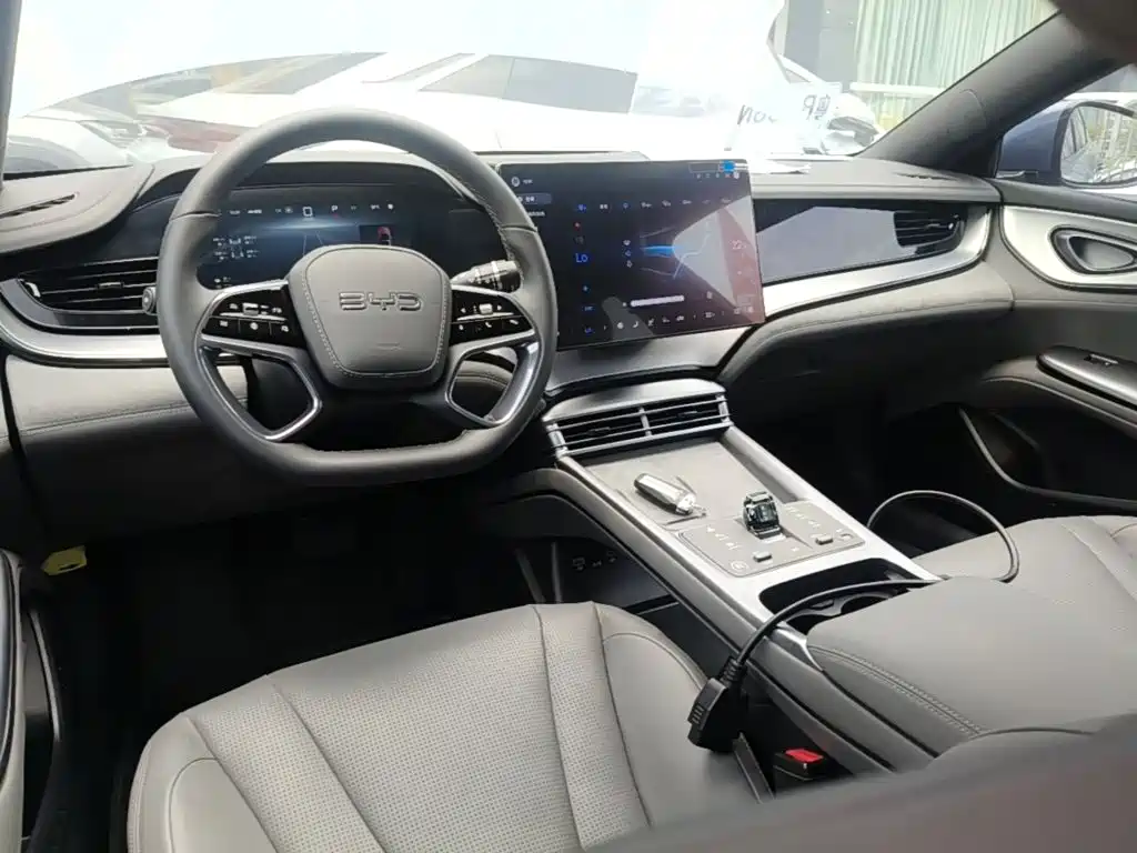BYD Seal 07 DM-i — фото 10