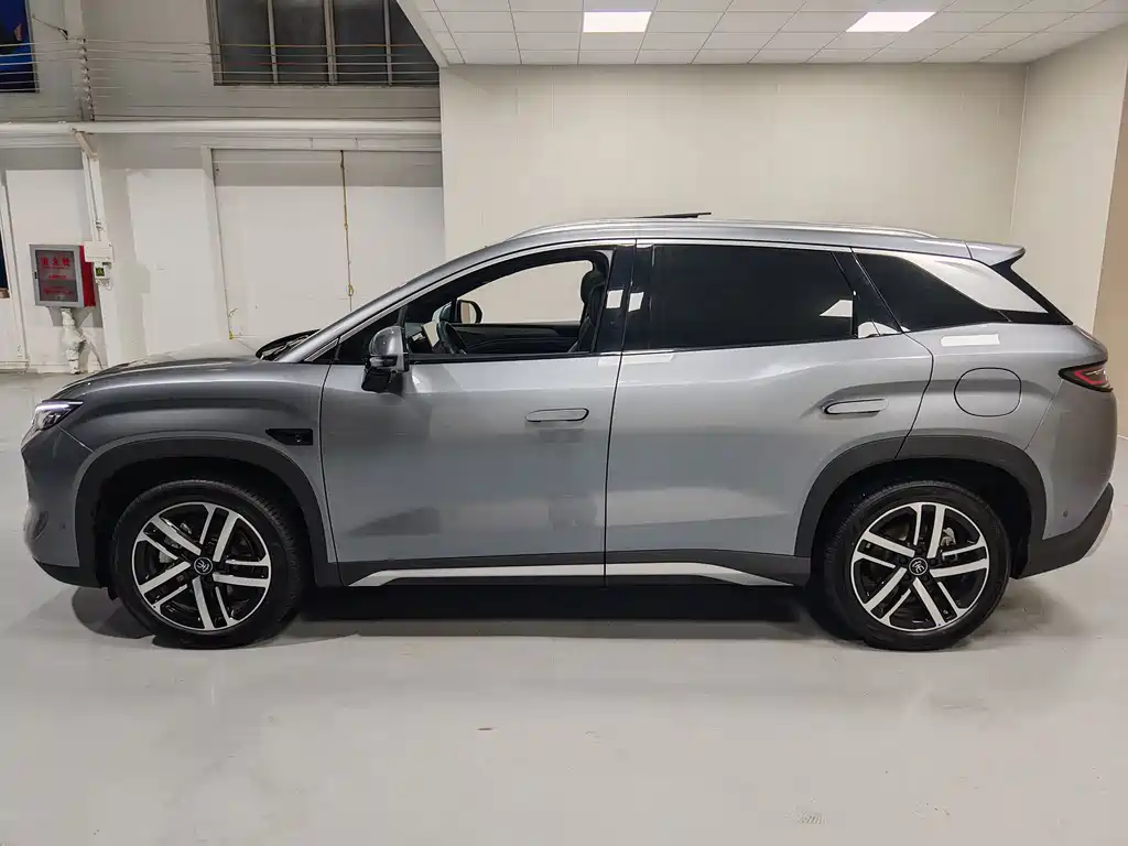BYD L DM-i — фото 15