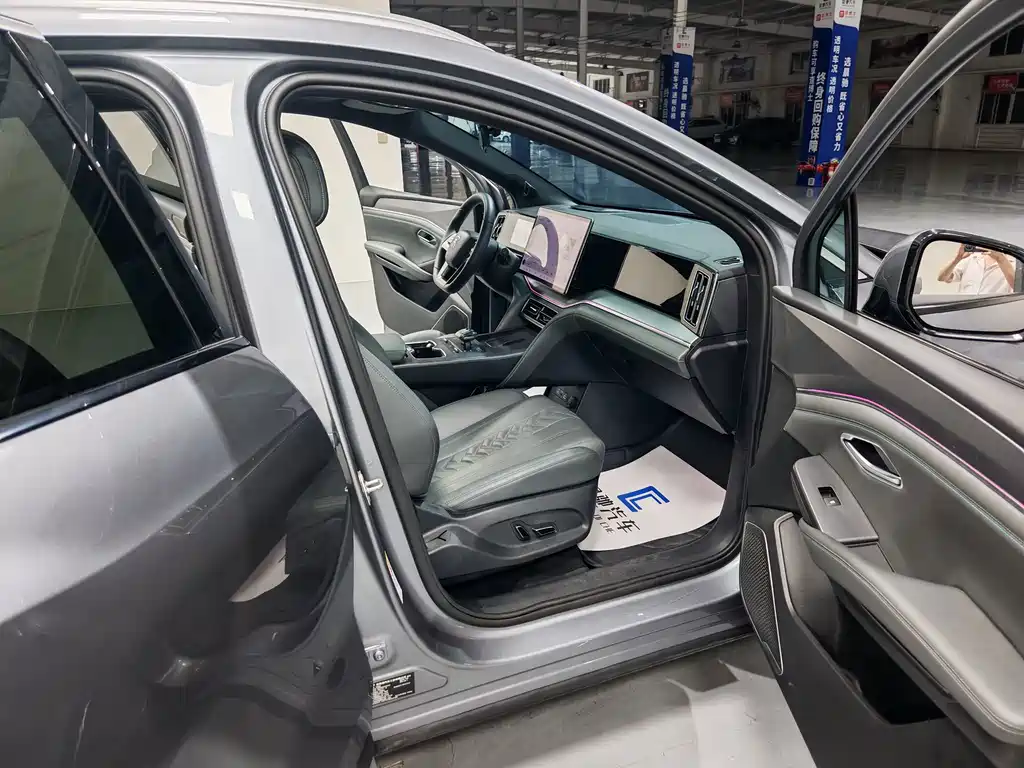 BYD L DM-i — фото 10