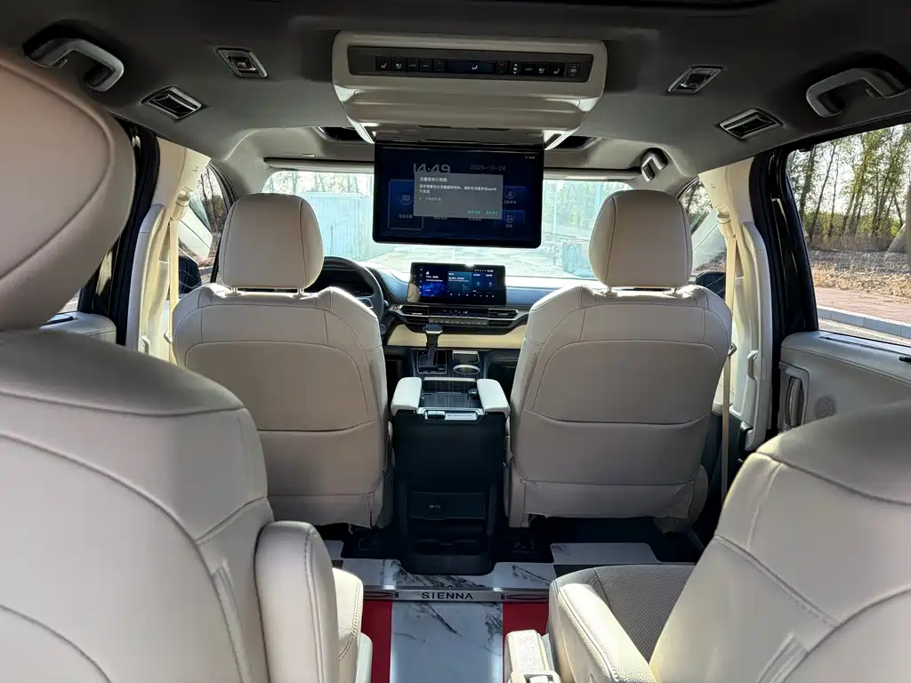 Toyota Sienna — фото 11