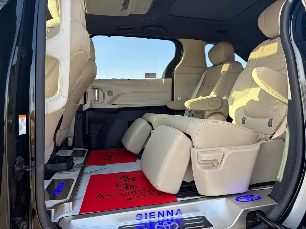Toyota Sienna — фото 9