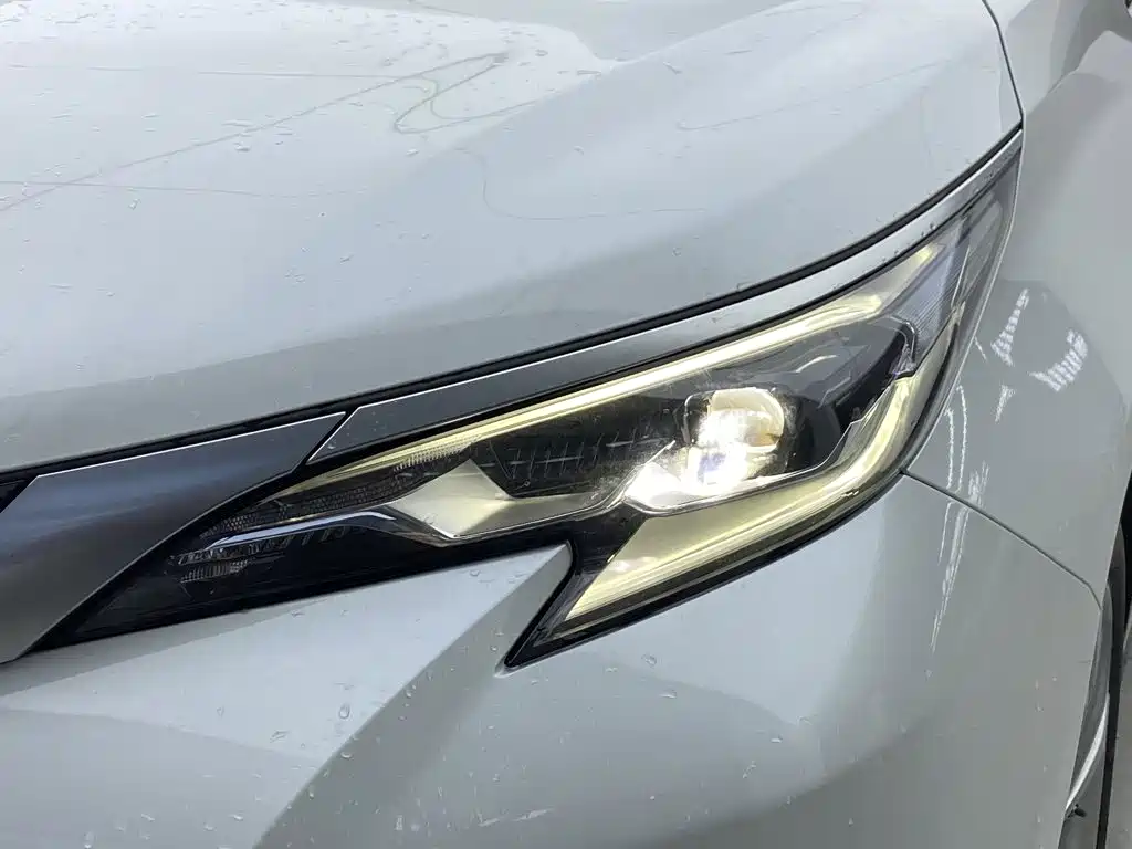 Toyota Sienna — фото 5